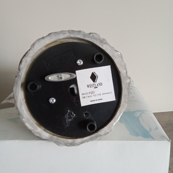 Penguin Westland Music Box Plays Talk To The Animals. - Picture 6 of 7